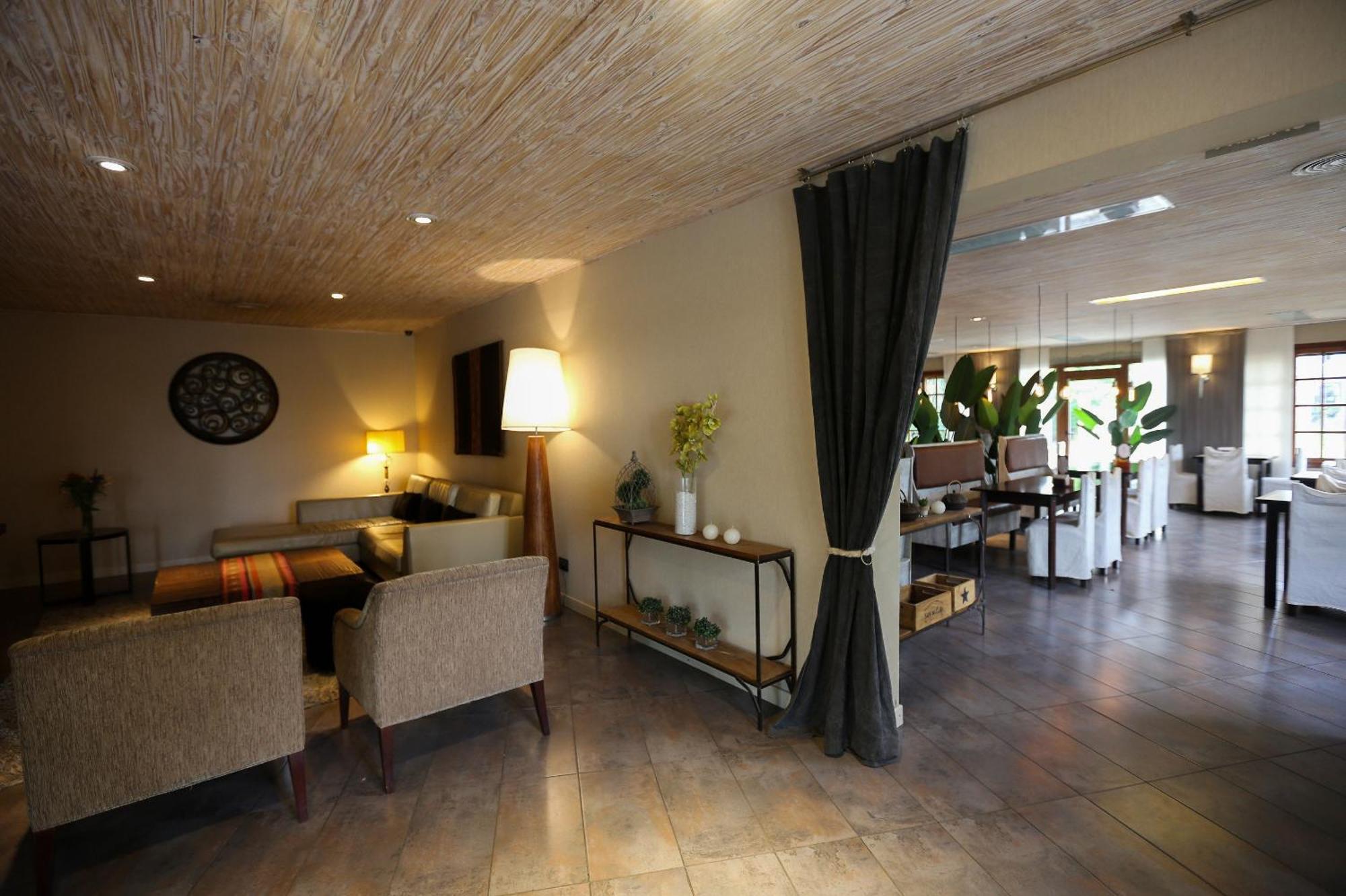 Hotel Bahia Redonda El Calafate Exterior photo